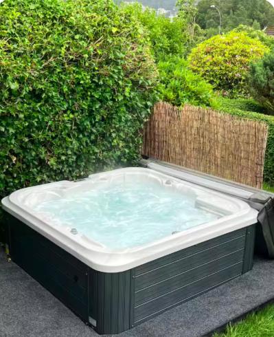 Sentral enebolig på Lura med Jacuzzi! (Sentral enebolig pa Lura med Jacuzzi!) in แซนด์เนส