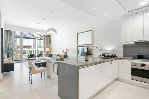 Stunning 1BR Canal Front Residence near Downtown, Dubái (foto 2)