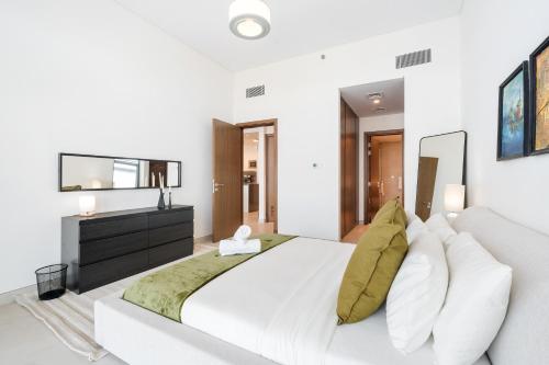 Stunning 1BR Canal Front Residence near Downtown, Dubái (foto 4)