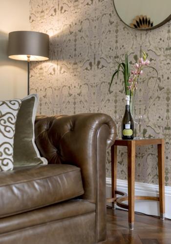 The Edinburgh Address - Castle View Apartment - image 11