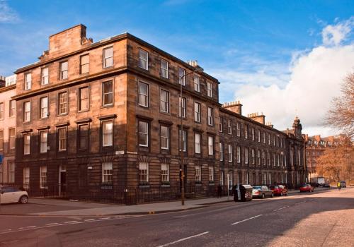 The Edinburgh Address - Castle View Apartment - image 9