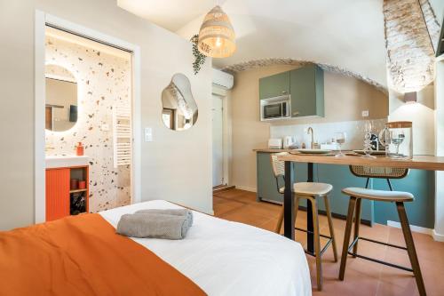 Nice Renting - CROTTIb - Studio Rare Pearl Typical Chic Massena & Sea, Nice (photo 3)