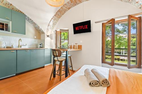 Nice Renting - CROTTIb - Studio Rare Pearl Typical Chic Massena & Sea, Nice (photo 8)