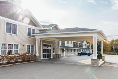 Belfast Harbor Inn - image 10