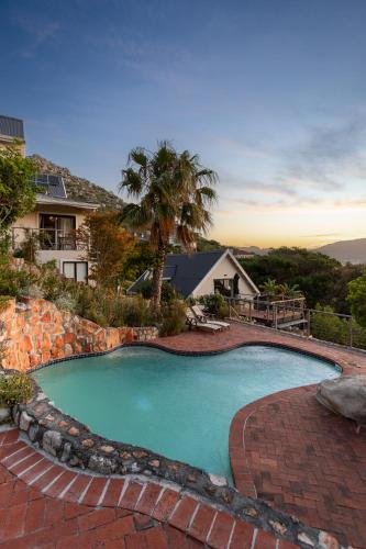 Dunvegan Lodge near Cape Point Vineyards Tasting Room