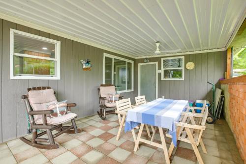 1 Mi to Burr Oak Lake: Cozy Family Home! in Homerville (OH)