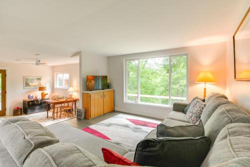 1 Mi to Burr Oak Lake: Cozy Family Home! in Homerville (OH)