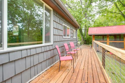 1 Mi to Burr Oak Lake: Cozy Family Home! in Homerville (OH)