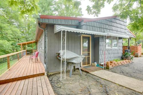 1 Mi to Burr Oak Lake: Cozy Family Home! in Homerville (OH)