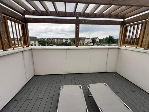 Stylish SuperKing and King Ensuite Bedrooms in Dublin, Dublin (photo 10)