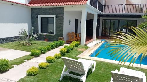 Casa Blanca in El Limón