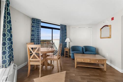 Monterey Bay Suites - image 13