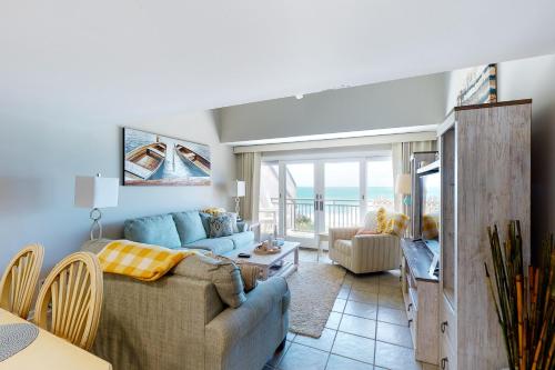 Beachwalk in Pine Knoll Shores, USA