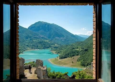 Skats, Attico con Terrazza panoramica vista lago - LAKEHOLIDAY IT in Castel Di Tora
