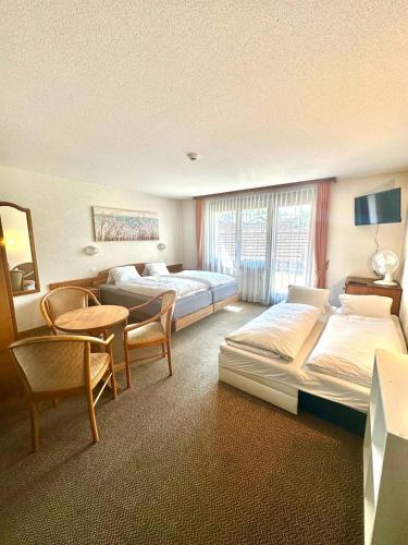 2 twin beds, 1 sofa bed