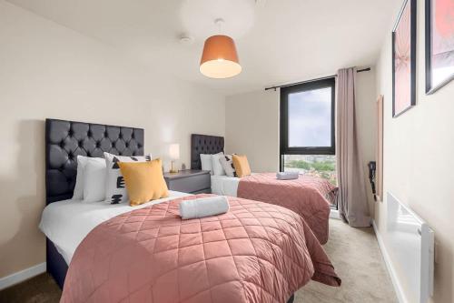 2 Bed Old Trafford Flat Skyline Views, Manchester (photo 6)