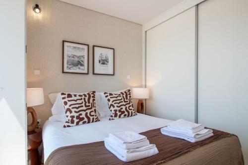 Stylish & Sunny 2BR near Heroismo by LovelyStay