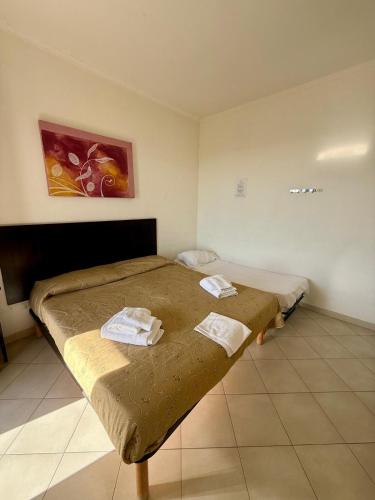 2 twin beds