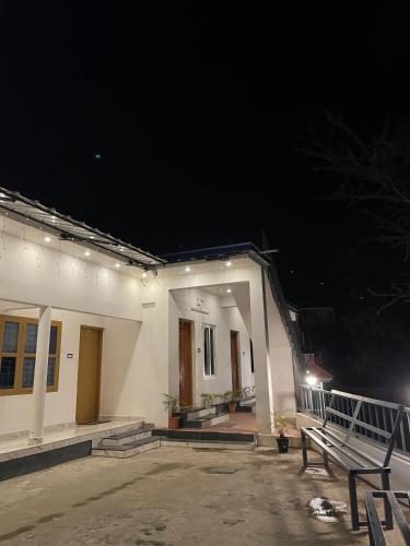 LunaBloom Stays in Marajura