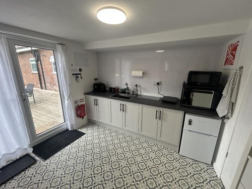 Peaceful Garden Cabin Stay in the Yorkshire Wolds - Kirkburn