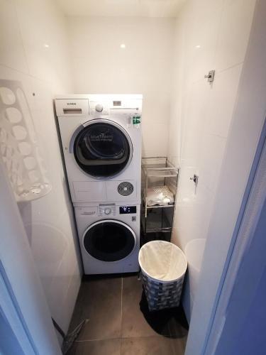 Free Parking Modern Smichov Apt Large Balcony 10 minutes metro to central - image 14