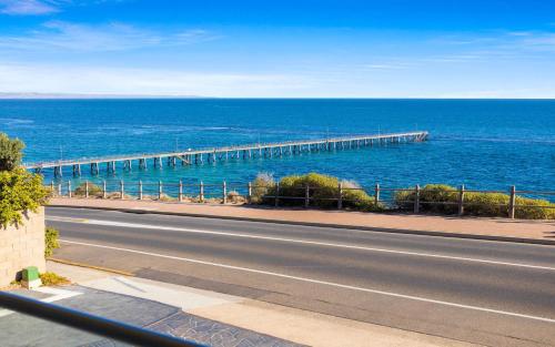 35 Degrees South - Steps to Sand and Shops in Port Noarlunga