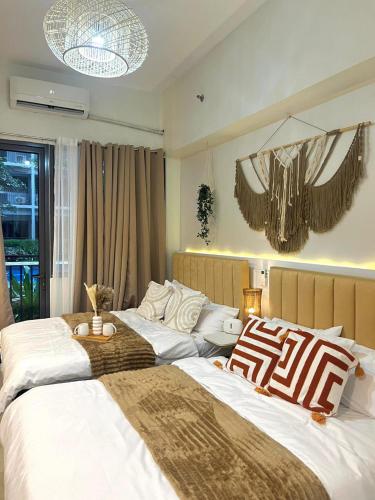 Cozy Vibes near MOA & NAIA AIRPORT with NETFLIX,MINIVIDEOKE,BOARDGAMES-DUXE4, Metro Manila