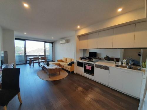 MHYL Cosy Townhouse in Richmond 1 parking - image 3