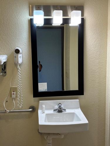 AmericInn by Wyndham Mount Pleasant - image 13