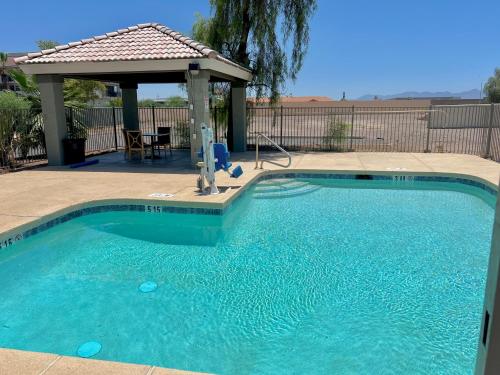 Swimming pool, Budget Inn Phoenix in West Phoenix