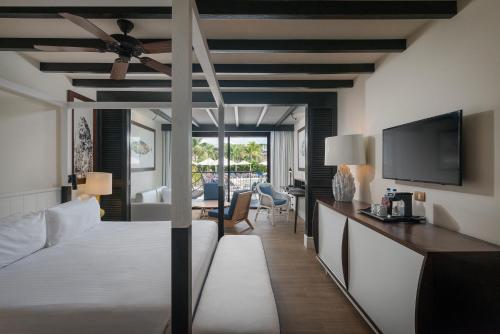 Junior Suite Swim Up