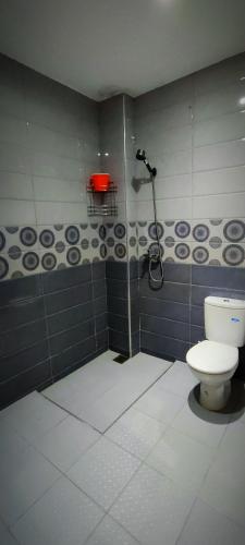 샤워실, Appartement familial les amical in 레 아미칼레스