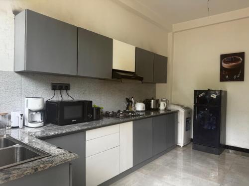 Skyline & bitcoin coffee lodge in Wadduwa
