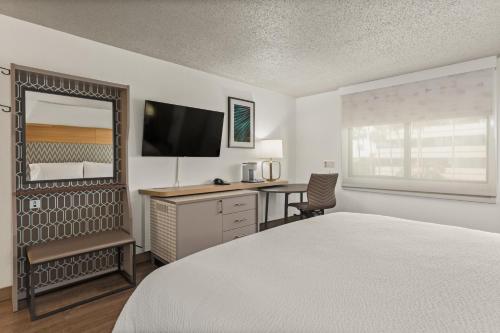 2 queen beds