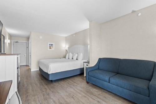 The Baywatch Resort - image 14