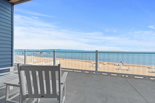 Beach View Walkout King with Sleeper Sofa