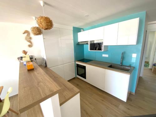 Kitchen, NOUVEAU Appartement renove Face a la Mer 70 m2 de confort et de Charme a Saint Jean de Monts in La Paree Jesus