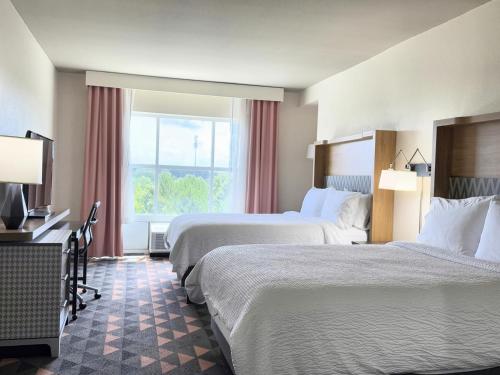 Holiday Inn & Suites - Fayetteville W-Fort Bragg Area an IHG Hotel - image 13