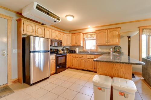 Pool Access: Waterfront Lake Memphremagog Condo! in Derby (VT)
