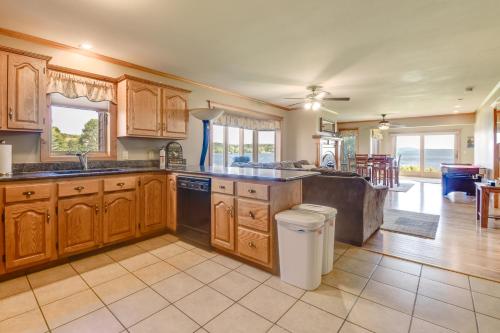 Pool Access: Waterfront Lake Memphremagog Condo! in Derby (VT)