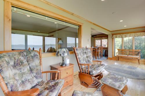 Pool Access: Waterfront Lake Memphremagog Condo! in Derby (VT)