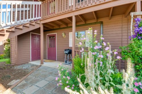Pool Access: Waterfront Lake Memphremagog Condo! in Derby (VT)