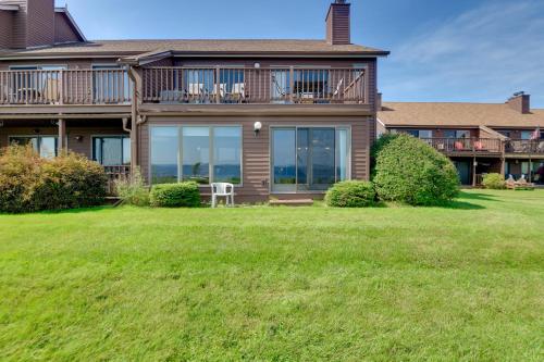 Pool Access: Waterfront Lake Memphremagog Condo! in Derby (VT)