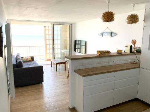 Bar/lounge, NOUVEAU Appartement renove Face a la Mer 70 m2 de confort et de Charme a Saint Jean de Monts in La Paree Jesus