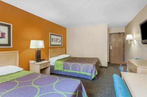 سوبر 8 باي ويندام شارلوت/أميوزمينت بارك أريا (Super 8 By Wyndham Charlotte/Amusement Park Area) in Pineville Area