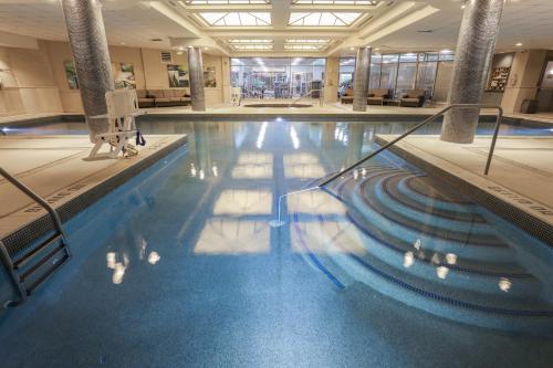 Piscina, Radisson Plaza Hotel at Kalamazoo Center in Kalamazoo (MI)