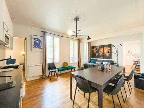 Urban Flat 99 - Spacious 6 BDR Apartment in Paris - image 9