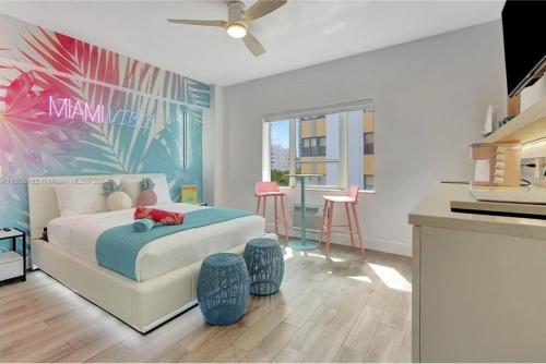 Tropical South Beach Condo - Pool & Miami Beach Vibes