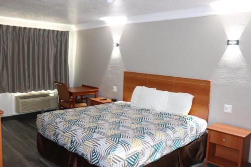 King Room - Disability Access - Non-Smoking