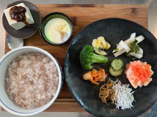 'Yamaneko Hotel 'Saunas, Serenity & Feline Friends